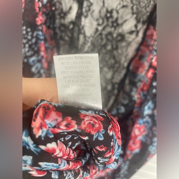 Almost Famous Black Lace Floral Print Open Front Kimono S Women’s EUC - Picture 3 of 8